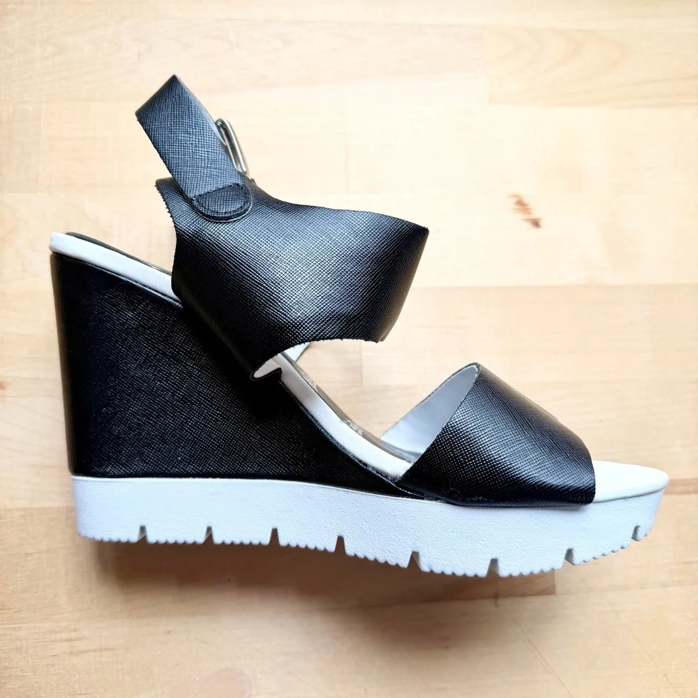 Juicy Couture Trish Black White Platform Wedge Sandals Women Size 7.5 Y2K Note